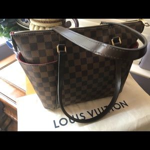 Louis Vuitton!! Totally pm.. Shoulder bag!